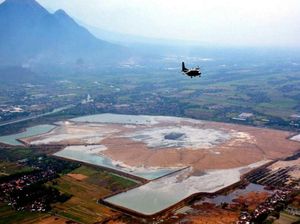 PR Besar Mengendalikan Semburan Lumpur di Sidoarjo