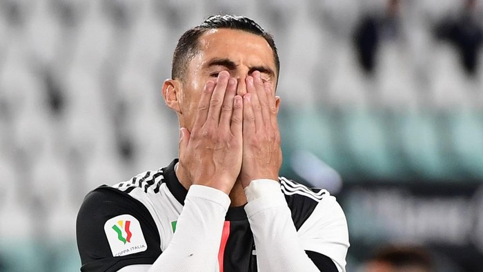 Juventus Portuguese forward Cristiano Ronaldo reacts after missing a penalty during the Italian Cup (Coppa Italia) semi-final second leg football match Juventus vs AC Milan on June 12, 2020 at the Allianz stadium in Turin, the first to be played in Italy since March 9 and the lockdown aimed at curbing the spread of the COVID-19 infection, caused by the novel coronavirus. (Photo by Miguel MEDINA / AFP)