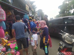 PSBB Transisi, Pasar Gembrong Jaktim Ramai Dikunjungi Warga