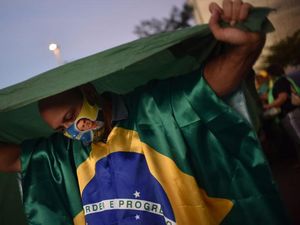 Brasil Tak Wajibkan Warganya Vaksinasi Virus Corona