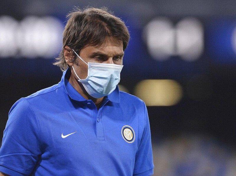 Inter Milan coach Antonio Conte walks off the pitch at half-time, during the Italian Cup second leg semifinal soccer match between Napoli and Inter Milan, at the Naples San Paolo Stadium, Italy, Saturday, June 13, 2020. The match is being played without spectators because of the COVID-19 restriction measures. (Cafaro/LaPresse via AP)