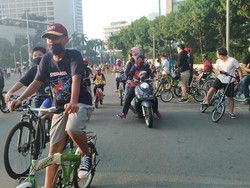 Masih Ada Pesepeda Tak Gunakan Jalur Khusus di Bundaran HI