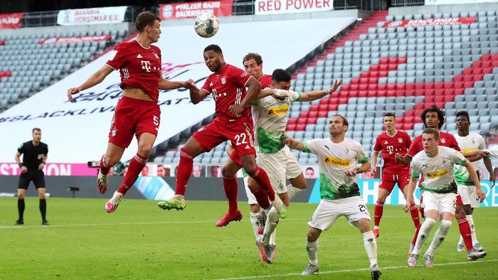 MUNICH, GERMANY - JUNE 13: Benjamin Pavard of Bayern Munich wins a header during the Bundesliga match between FC Bayern Muenchen and Borussia Moenchengladbach at Allianz Arena on June 13, 2020 in Munich, Germany. (Photo by Alexander Hassenstein/Getty Images)