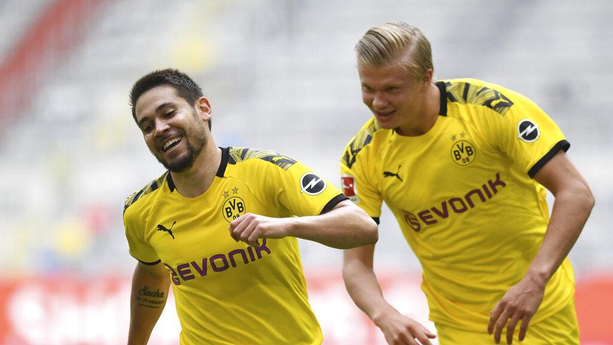 Gol Raphael Guerreiro sempat dianulir sebelum Dortmund akhirnya menang (Bernd Thissen/Pool via AP)