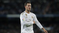 Eden Hazard selalu kerap dibekap cedera. Penyerang sayap ini pun tampak belum beradaptasi dengan baik di Liga Spanyol. Maka, nggak mau cari penyerang sayap baru, Madrid? (Gonzalo Arroyo Moreno/Getty Images)