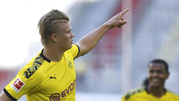 Erling Haaland Dortmunds Erling Haaland celebrates after scoring the opening goal during the German Bundesliga soccer match between Fortuna Duesseldorf and Borussia Dortmund in Duesseldorf, Germany, Saturday, June 13, 2020. Because of the coronavirus outbreak all soccer matches of the German Bundesliga take place without spectators. (Bernd Thissen/Pool via AP)