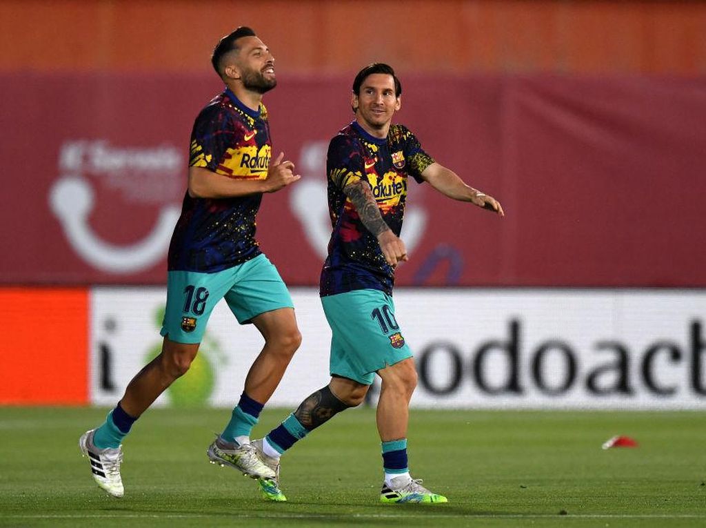 Ciee... Jordi Alba Sudah Punya SIM, Kini Bisa Nyetir Sendiri Ciee... Jordi Alba Sudah Punya SIM, Kini Bisa Nyetir Sendiri