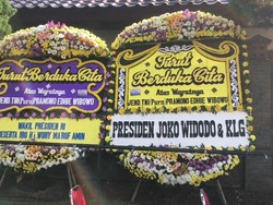 Video Karangan Bunga Berjejer di Rumah Duka Pramono Edhie