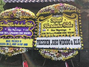 Video Karangan Bunga Berjejer di Rumah Duka Pramono Edhie Video Karangan Bunga Berjejer di Rumah Duka Pramono Edhie