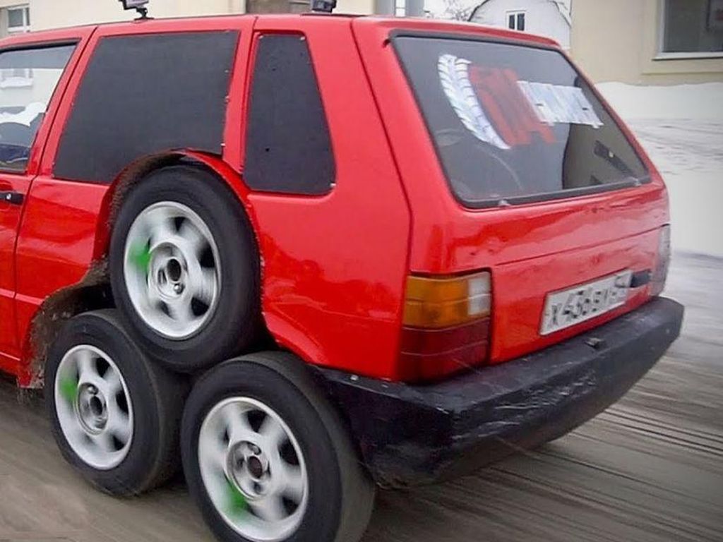 Terinspirasi dari Bandung, Fiat di Rusia Ini Dimodifikasi Pakai 8 Roda Terinspirasi dari Bandung, Fiat di Rusia Ini Dimodifikasi Pakai 8 Roda