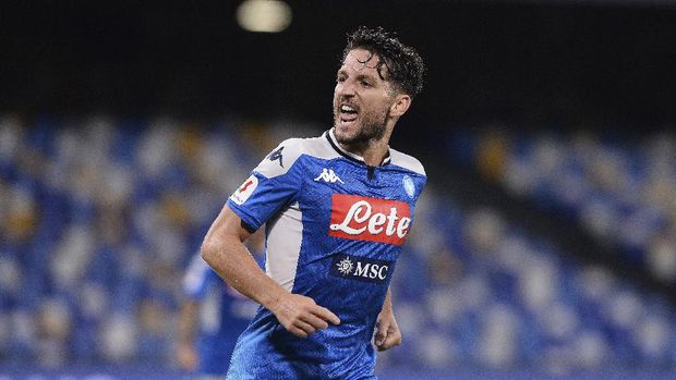 Napoli's Dries Mertens celebrates scoring his side's opening goal during the Italian Cup second leg semifinal soccer match between Napoli and Inter Milan, at the Naples San Paolo Stadium, Italy, Saturday, June 13, 2020. The match is being played without spectators because of the COVID-19 restriction measures. (Cafaro/LaPresse via AP)