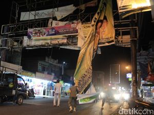 Belum Masa Kampanye, Spanduk Balon Bupati Bandung Ditertibkan Belum Masa Kampanye, Spanduk Balon Bupati Bandung Ditertibkan