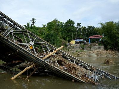 Potret Jembatan di Gorontalo yang Ambruk Diterjang Banjir
