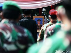 Pramono Edhie Dimakamkan Secara Militer di TMP Kalibata