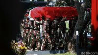 Pramono Edhie Wibowo Dimakamkan Secara Militer