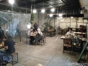 Restoran di Semarang Pasang Sekat dan Kurangi Menu Restoran di Semarang Pasang Sekat dan Kurangi Menu