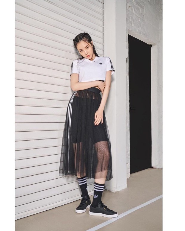 Naeun Apink dalam balutan Outfit Adidas