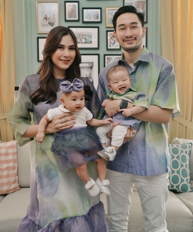 Syahnaz Jeje/Sumber: Instagram.com/Syahnazs Syahnas dan Jeje Bersama dengan kedua anak Kembarnya Zayn dan Zunaira