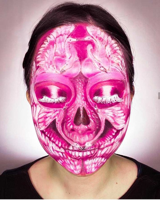 Astaririri dokter gigi sekaligus beauty vlogger/instagram.com/astaririri Dokter gigi sekaligus vlogger cantik Astari Budi melukis wajahnya dengan karakter angsa