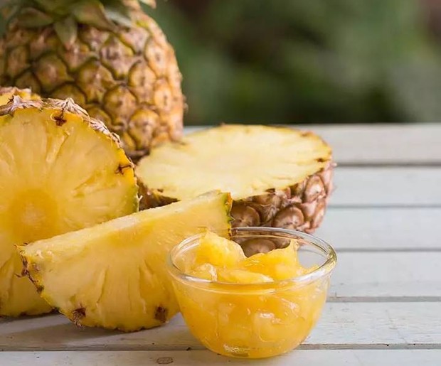 Buah Nanas/pinterest.com/ Buah nanas mengandung bromelain yang dapat melawan kanker, mengatasi peradangan, meningkatkan daya tahan tubuh dan memperkuat tulang