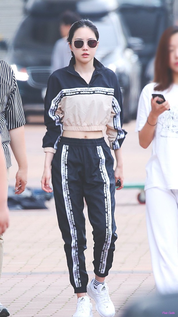 Naeun Apink saat menjadi model pakaian Adidas