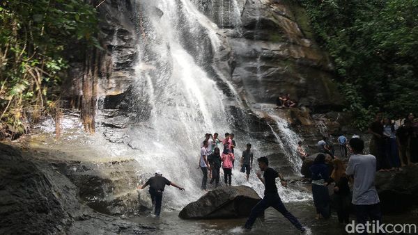 Foto: Air Terjun Hits dari Polman