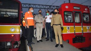 Anies-Bima Arya Kompak Tinjau Antrean Penumpang di Stasiun Bogor