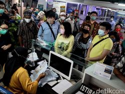 Antrean di Gerai Samsat Lippo Mall Puri Padat Antrean di Gerai Samsat Lippo Mall Puri Padat