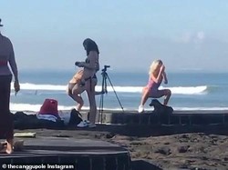 Buat Video Seksi di Samping Orang Bali Ibadah, Turis Dikritik