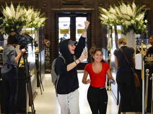 Warga Inggris Semringah Banget, Ada Apa?