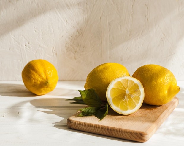 Buah Lemon/freepik.com Lemon mampu menurunkan kadar lipid darah dan juga tekanan darah.