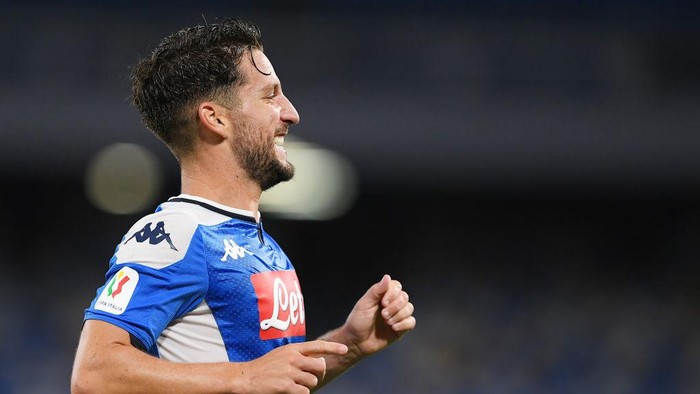 NAPLES, ITALY - JUNE 13: Dries Mertens of SSC Napoli celebrates after scoring the 1-1 goal during the Coppa Italia Semi-Final Second Leg match between SSC Napoli and FC Internazionale at Stadio San Paolo on June 13, 2020 in Naples, Italy. (Photo by Francesco Pecoraro/Getty Images)