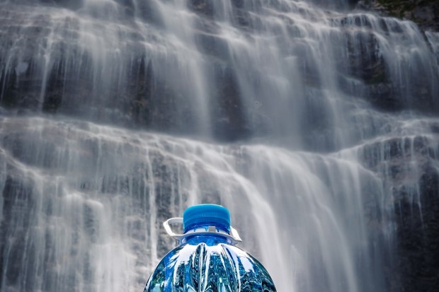 Cek sumber air/ sumber: Unsplash.com Sumber air alami