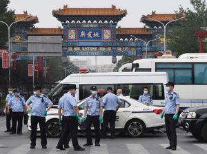 Viral Pria Kulit Hitam Selamatkan Pria Kulit Putih, Beijing Tes Corona Massal