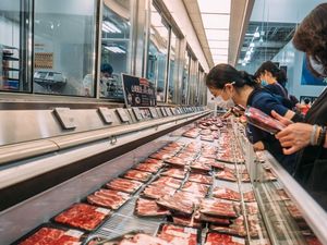 Dari Salmon hingga Sayap Ayam, China Temukan Jejak Corona di Kemasan Beku