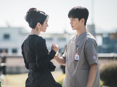 Its Okay To Not Be Okay Makin Seru, Ini 8 Kemesraan Kim Soo Hyun & Seo Ye Ji