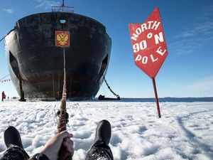 Kutub Utara Tutup Sampai Tahun 2021