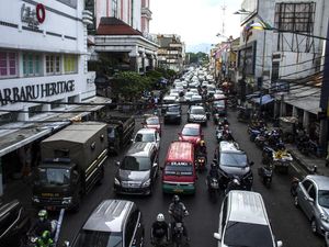 Pemkot Bandung Kembali Terapkan Sistem Buka Tutup di 10 Ruas Jalan