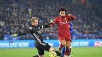 Di nomor sembilan ada Kasper Schmeichel. Kiper Leicester City ini melakukan 80 saves (Getty Images)