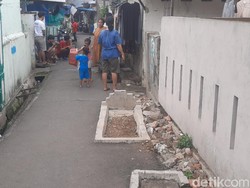 Begini Sejarah Ada Makam di Jalanan Gang Padat Penduduk di Jaktim