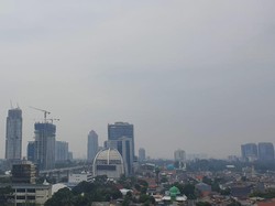 Biru Jadi Abu di Langit Ibu Kota Disebut Bukan Gegara Polusi Udara