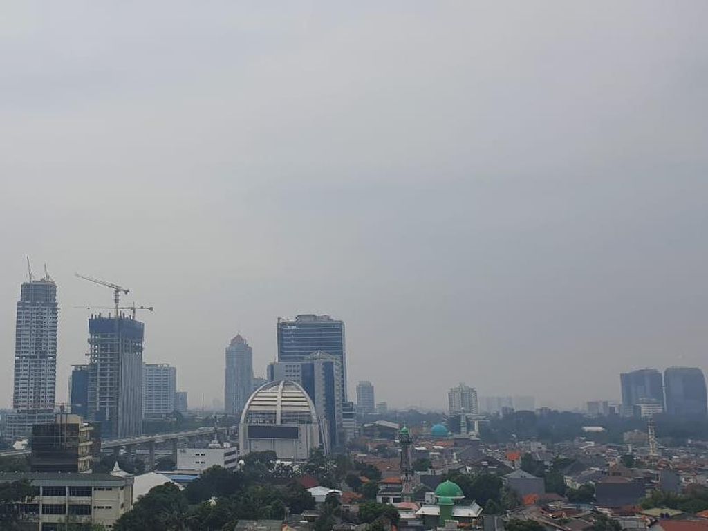 Biru Jadi Abu di Langit Ibu Kota Disebut Bukan Gegara Polusi Udara Biru Jadi Abu di Langit Ibu Kota Disebut Bukan Gegara Polusi Udara
