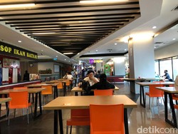 Mal Ambasador Buka, Kursi Food Court Dikurangi