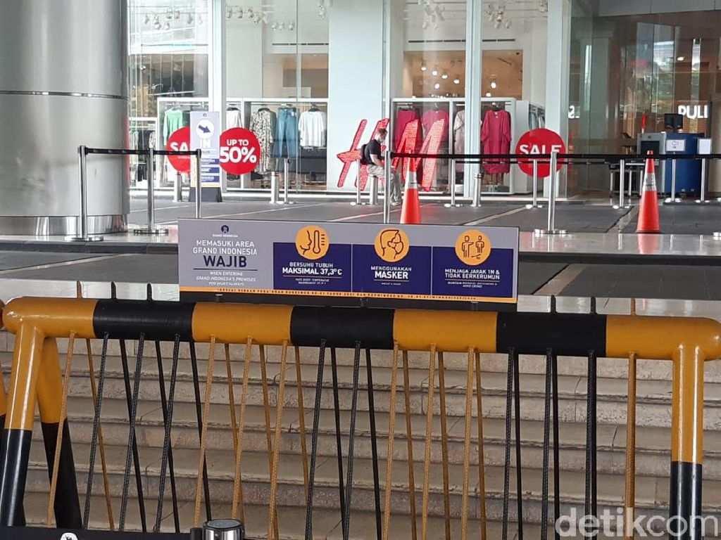 Buka Hari Ini, Grand Indonesia Pasang Jalur Antrean Buka Hari Ini, Grand Indonesia Pasang Jalur Antrean