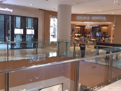 Grand Indonesia Mulai Buka, Tenant Tebar Diskon Hingga Setengah Harga