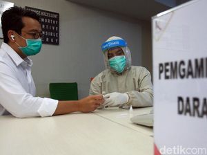 Mal Kembali Dibuka, Pegawai di Pusat Perbelanjaan Jalani Rapid Test Mal Kembali Dibuka, Pegawai di Pusat Perbelanjaan Jalani Rapid Test
