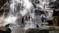 Melihat Air Terjun Kona yang Menggoda di Polman