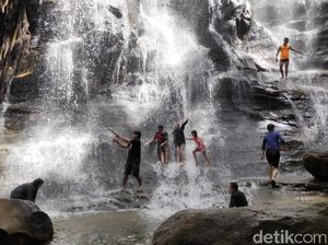 Melihat Air Terjun Kona yang Menggoda di Polman Melihat Air Terjun Kona yang Menggoda di Polman