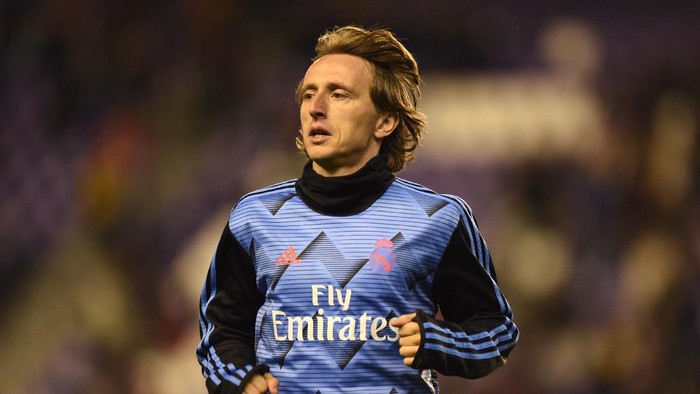 VALLADOLID, SPAIN - JANUARY 26:  Luka Modric of Real Madrid warms up prior to the Liga match between Real Valladolid CF and Real Madrid CF at Jose Zorrilla on January 26, 2020 in Valladolid, Spain. (Photo by Denis Doyle/Getty Images)