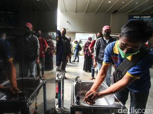 RI Melangkah ke Era Endemi Sembari Pegang Kunci Hidup Bersama Corona RI Melangkah ke Era Endemi Sembari Pegang Kunci Hidup Bersama Corona